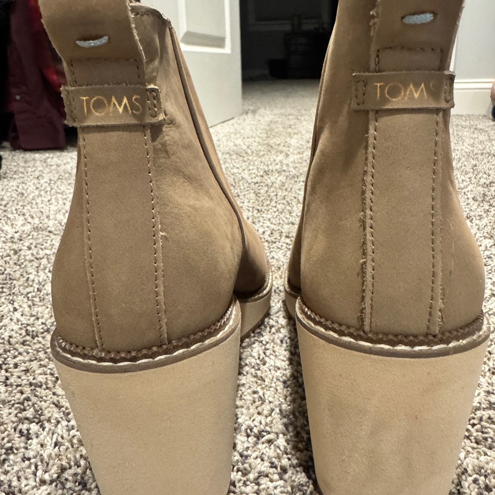 TOMS Taupe Suede Wedge Ankle Boots – Size 9 – New - Picture 2 of 4